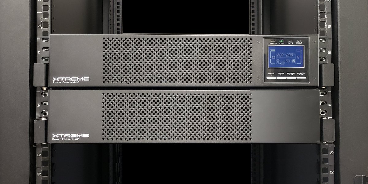 P91 5-10 kVA rack-mounted with external battery pack, LCD showing online operation